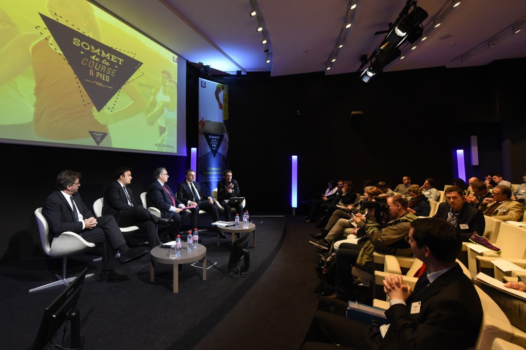 1ère table ronde (Photo KMSP / Stéphane Kempinaire)