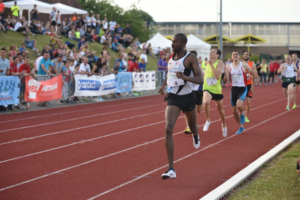 Azzedine Boudjemaa l'a emporté sur 800 m (Photo Jean-François Colin)