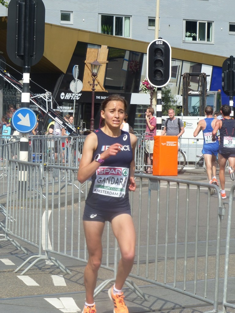 Jacqueline Gandar au courage en fin de semi-marathon (Photo Q.G)