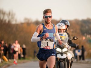 Jimmy Gressier au départ du semi-marathon de Paris